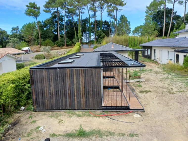 Réalisation d'une étanchéité de toiture terrasse design d'un pool house à Capbreton