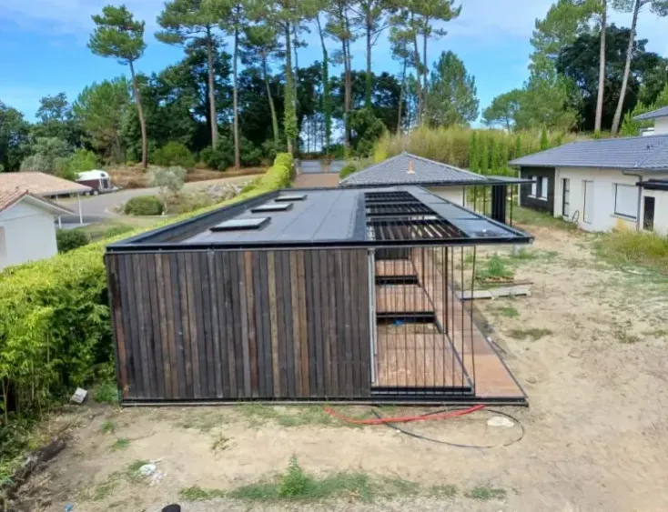 Réalisation d'une étanchéité de toiture terrasse design d'un pool house à Capbreton, Bayonne, GD Étanchéité