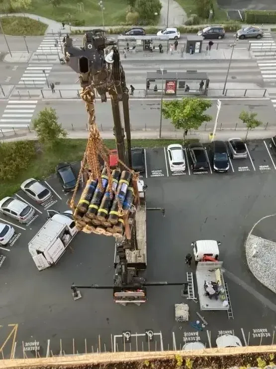 Approvisionnement de matériaux sur un immeuble de grande hauteur sur Anglet , Bayonne, GD Étanchéité
