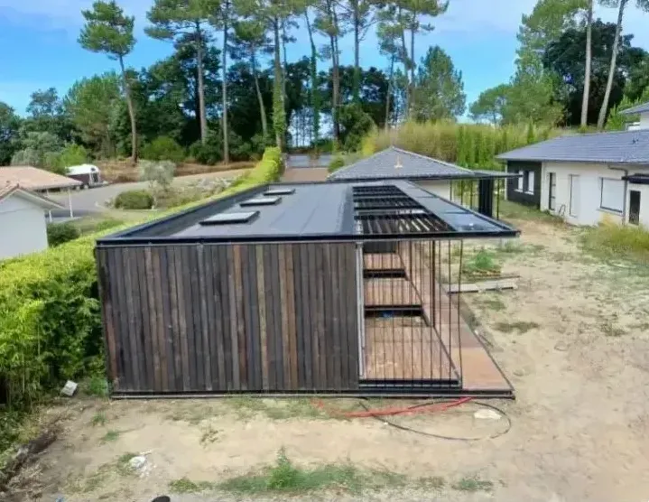 Réalisation d'une étanchéité de toiture terrasse design d'un pool house à Capbreton, Bayonne, GD Étanchéité
