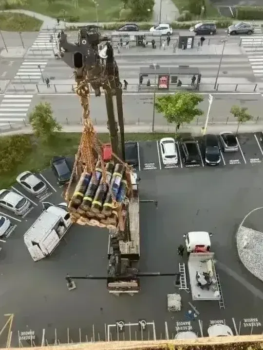 Approvisionnement de matériaux sur un immeuble de grande hauteur sur Anglet, Bayonne, GD Étanchéité