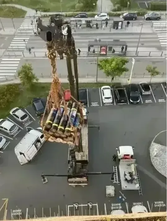 Approvisionnement de matériaux sur un immeuble de grande hauteur sur Anglet, Bayonne, GD Étanchéité