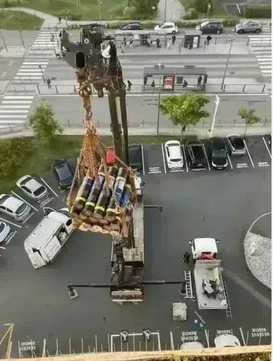 Approvisionnement de matériaux sur un immeuble de grande hauteur sur Anglet, Bayonne, GD Étanchéité