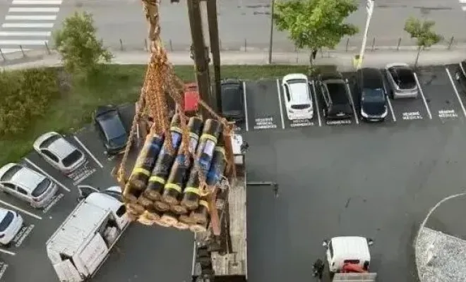 Approvisionnement de matériaux sur un immeuble de grande hauteur sur Anglet , Bayonne, GD Étanchéité